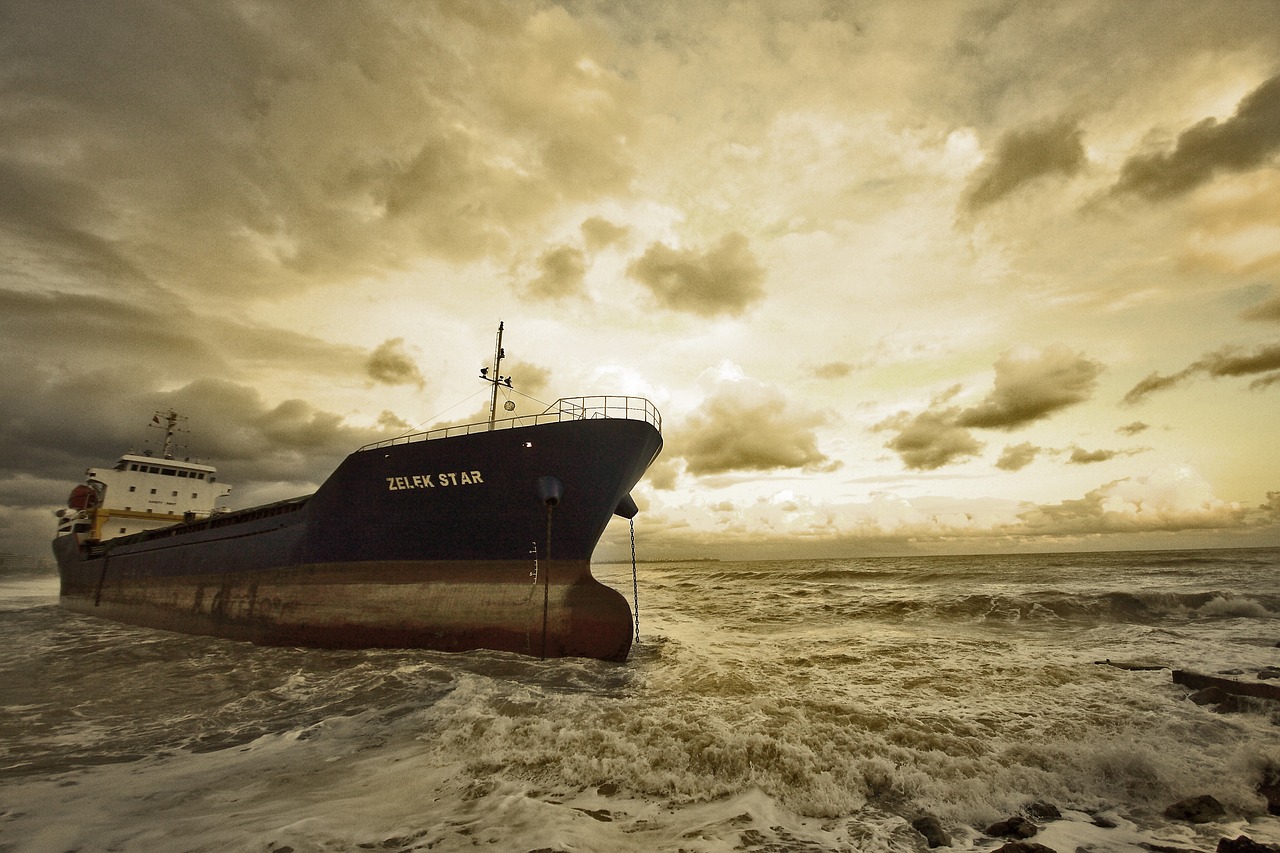 ship, accident, girl-2359663.jpg